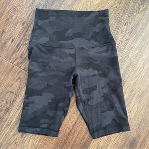 Lululemon Align Super High Rise Short *10"
Incognito Camo 6 biker shorts gym